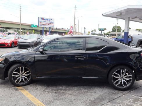 Used 2016 Scion tC FWD image 9