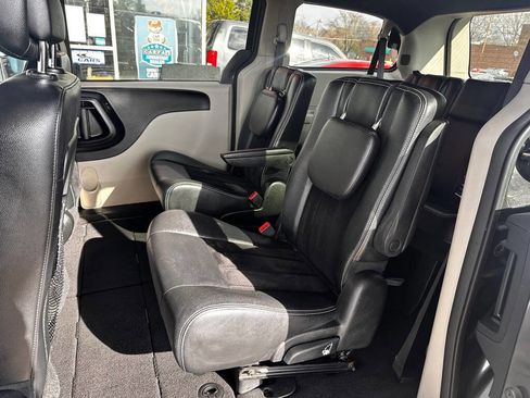 Used 2018 Dodge Grand Caravan SXT image 16