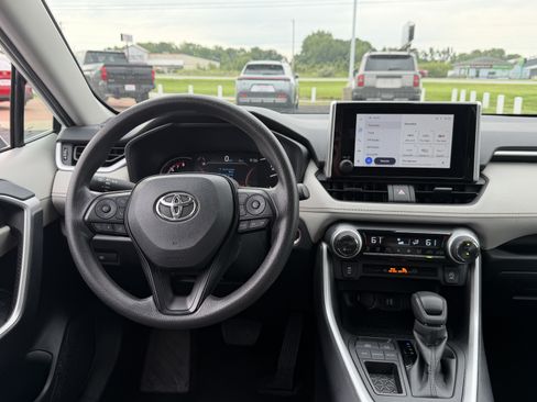 Used 2025 Toyota RAV4 XLE FWD image 21