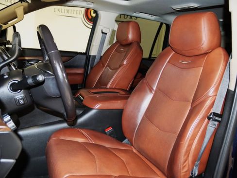 Used 2020 Cadillac Escalade Luxury image 39