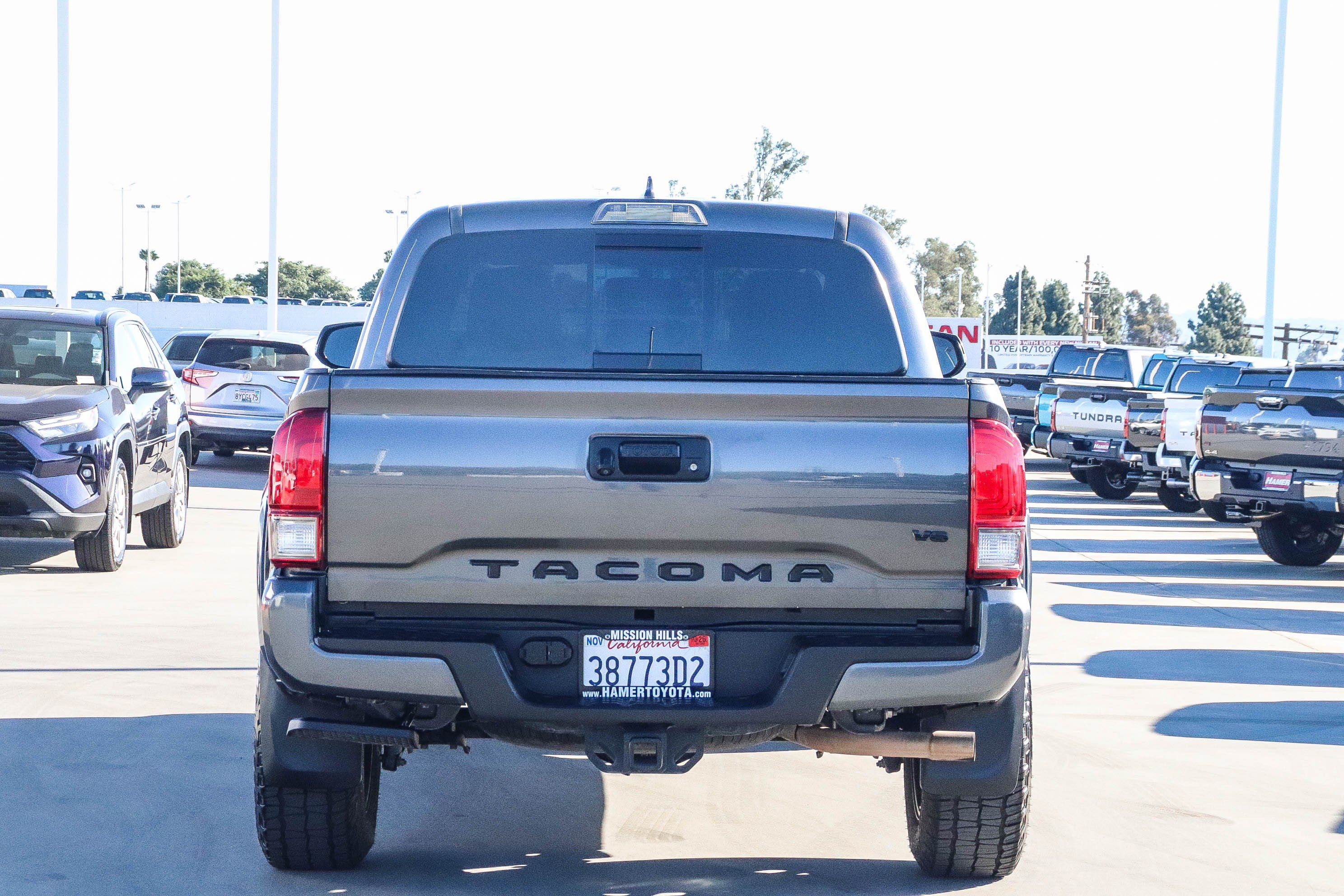 Used 2017 Toyota Tacoma TRD Sport w/ Tow Package RWD image 6
