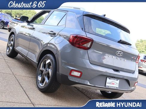 Used 2022 Hyundai Venue Limited FWD image 4