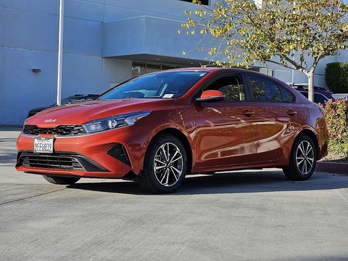 Used 2023 Kia Forte LXS w/ LXS Technology Package FWD image 7