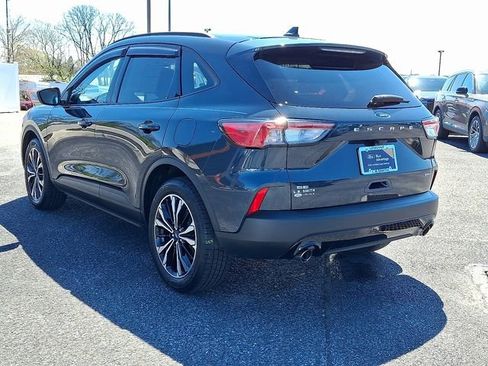 Certified 2022 Ford Escape SE w/ SE Sport Appearance Package image 4