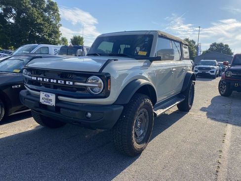 Used 2025 Ford Bronco Outer Banks w/ Sasquatch Package AWD/4WD image 3