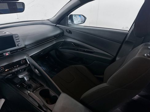 Used 2025 Hyundai Elantra Sport FWD image 21