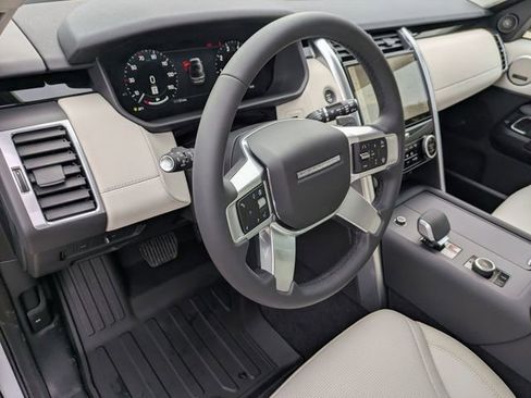 New 2026 Land Rover Discovery S image 7