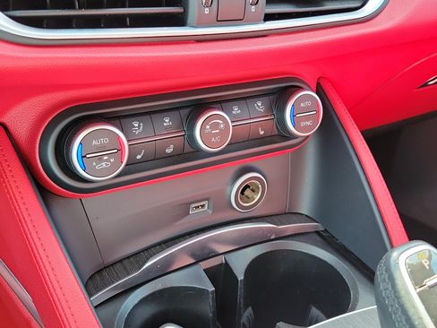 Used 2020 Alfa Romeo Stelvio Ti AWD/4WD image 29