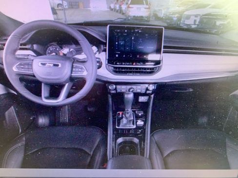 Used 2024 Jeep Compass Limited w/ Sun and Sound Group AWD/4WD image 6