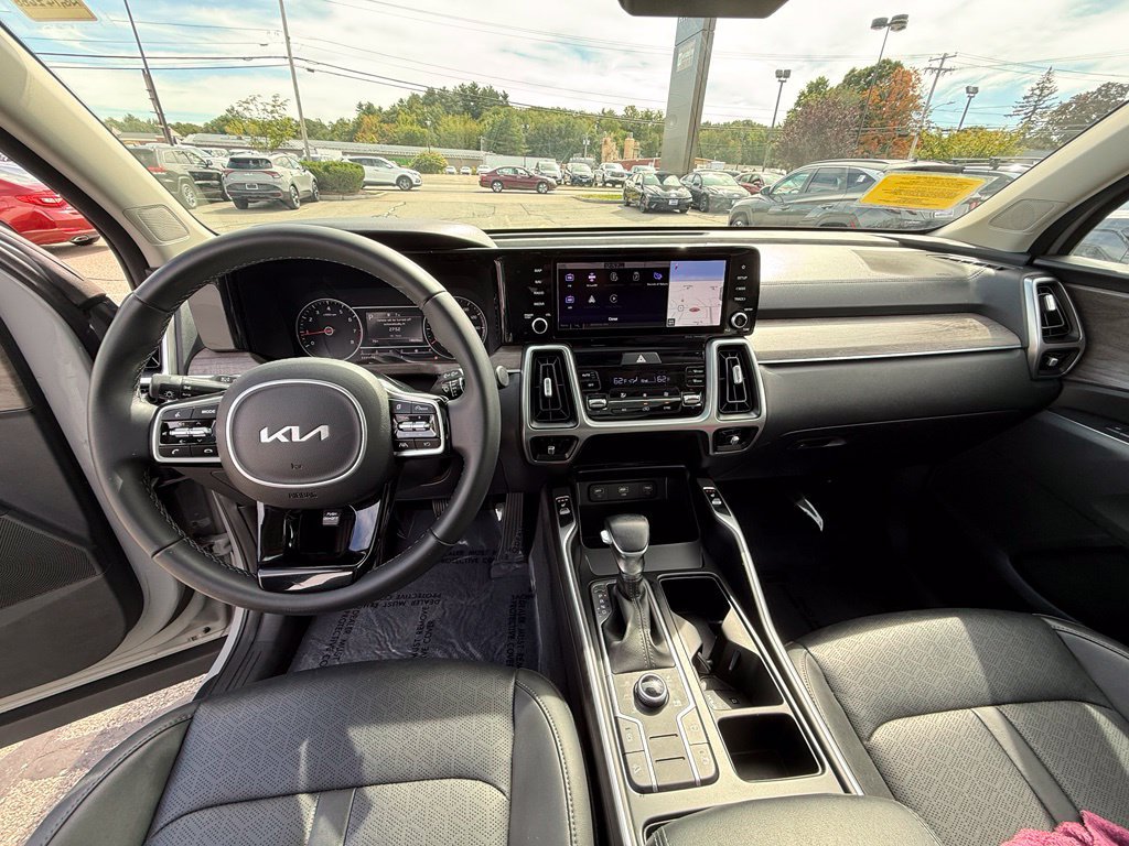 Used 2022 Kia Sorento S w/ Panoramic Sunroof Package AWD/4WD image 13