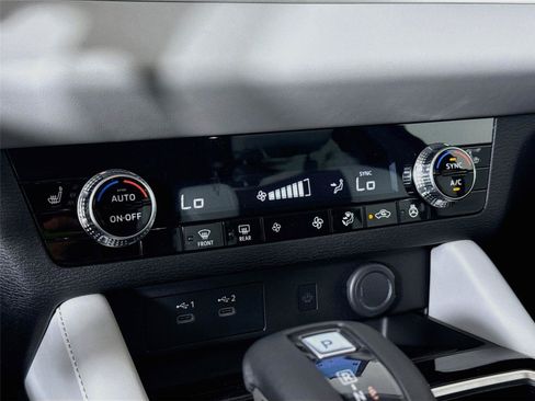 New 2026 Mitsubishi Outlander SE FWD image 13
