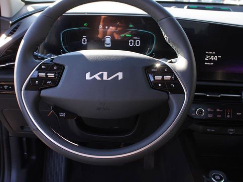 New 2025 Kia Niro EX w/ EX Cold Weather Package image 12