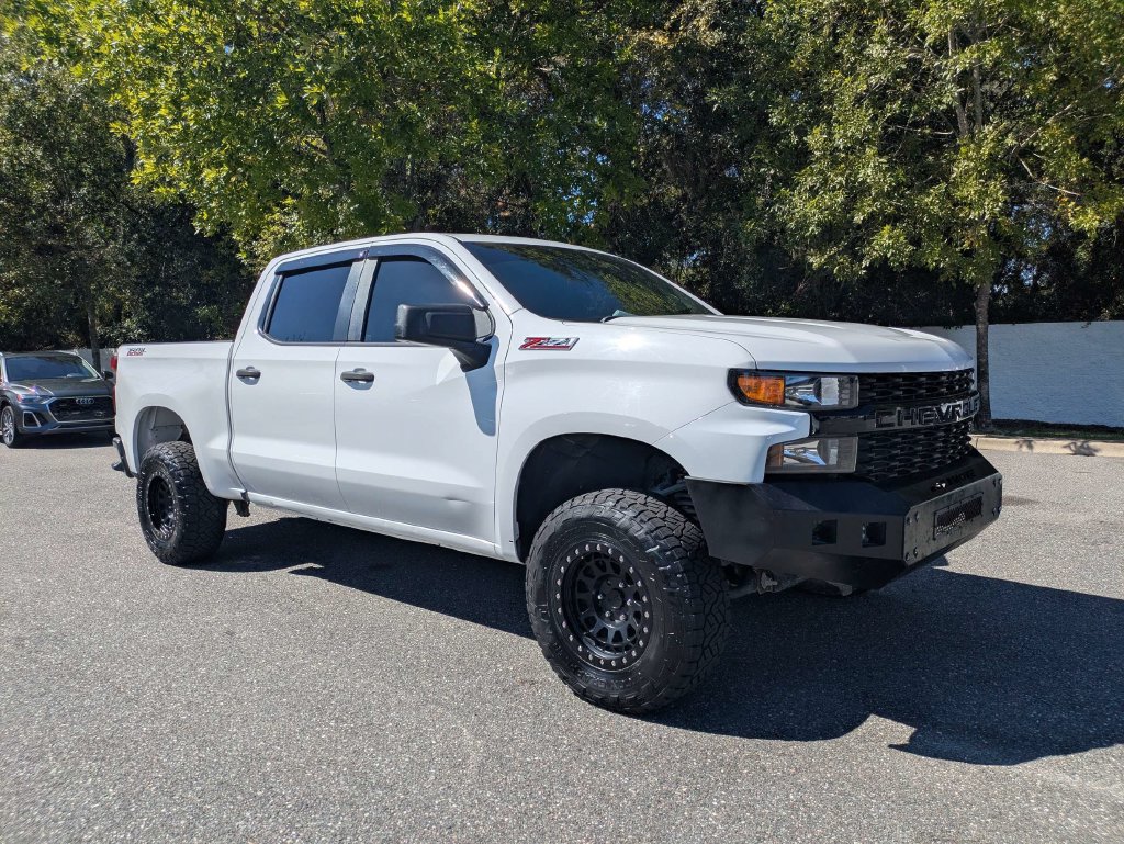 Used 2019 Chevrolet Silverado 1500 Custom Trail Boss w/ Custom Convenience Package AWD/4WD image 2