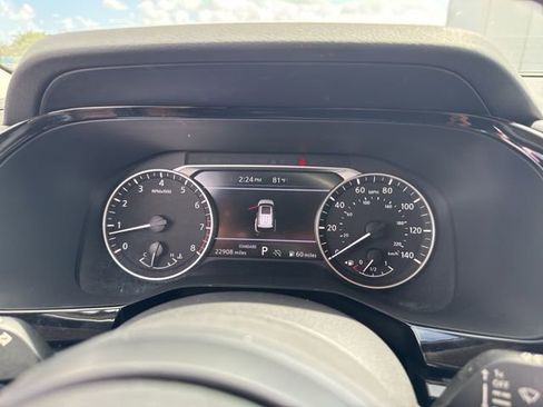 Used 2025 Nissan Pathfinder SV image 1