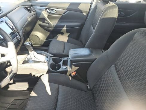 Certified 2020 Nissan Rogue SV w/ Sun & Sound Touring Package AWD/4WD image 6