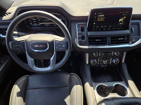 Used 2024 GMC Yukon SLT w/ SLT Premium Package AWD/4WD image 14