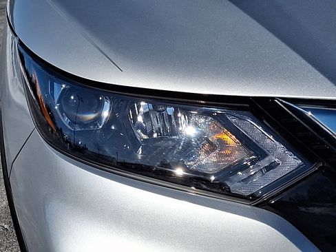 Used 2021 Nissan Rogue Sport S image 10