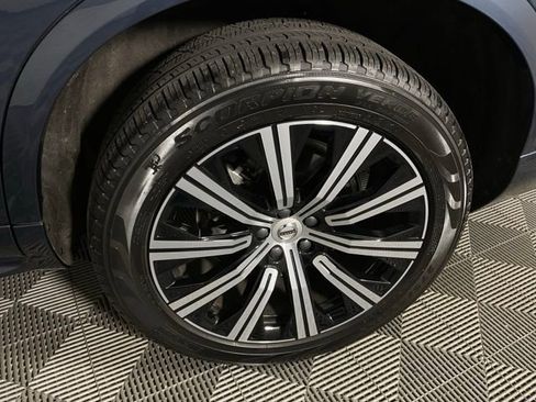 Certified 2024 Volvo XC90 B6 Plus image 38