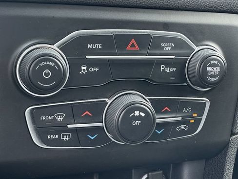Used 2022 Dodge Charger SXT RWD image 18