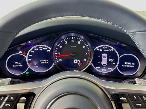 Used 2023 Porsche Cayenne Platinum Edition w/ Premium Package Plus image 15