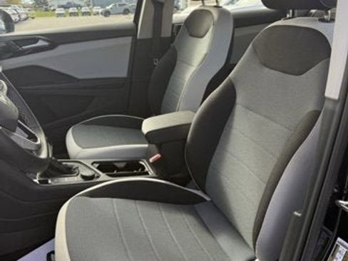 Certified 2025 Volkswagen Taos S image 13