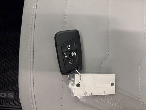 New 2026 Volkswagen Taos SE image 40