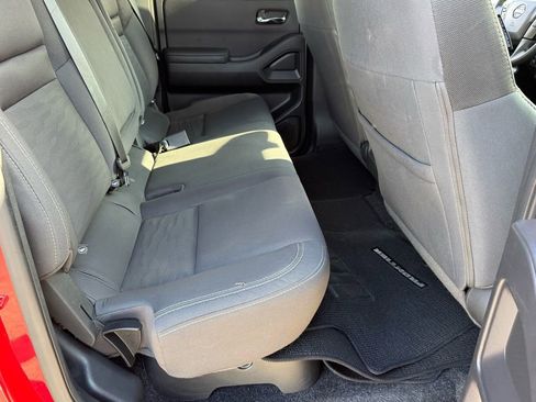 Used 2024 Nissan Frontier SV image 17