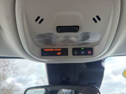 Used 2025 Chevrolet Trax LT image 29