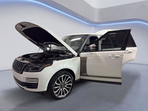 Used 2020 Land Rover Range Rover HSE image 9