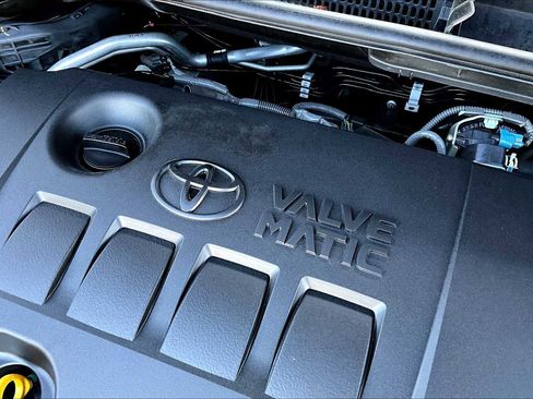 Used 2022 Toyota C-HR XLE image 32