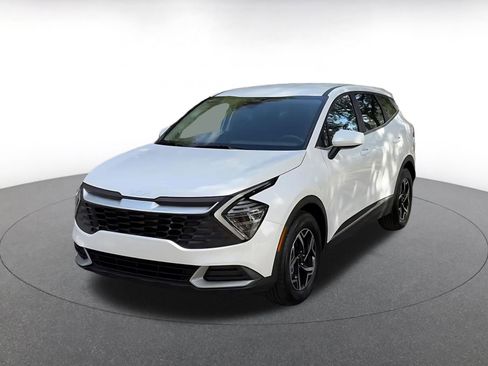 Used 2025 Kia Sportage LX image 7