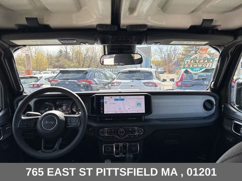 Used 2024 Jeep Wrangler Unlimited w/ Convenience Group AWD/4WD image 15