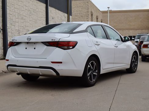 Used 2024 Nissan Sentra SV FWD image 3