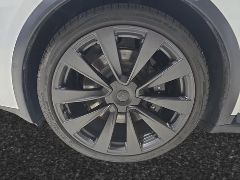 Used 2022 Tesla Model X image 10