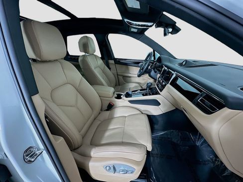 Used 2025 Porsche Macan image 31