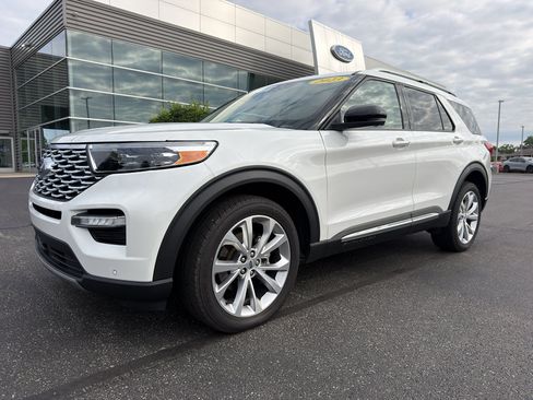 Used 2023 Ford Explorer Platinum w/ Technology Package AWD/4WD image 2