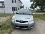 Used 2010 Toyota Yaris 4-Door Hatchback image 2