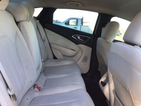 Used 2016 Chrysler 200 Limited image 10