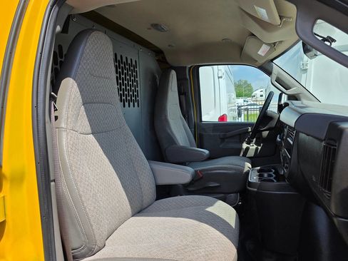 Used 2022 Chevrolet Express 2500 2500 3dr Cargo Van image 9