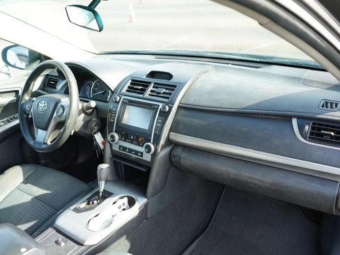 Used 2014 Toyota Camry SE FWD image 18