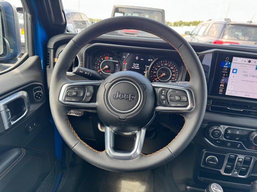 Used 2024 Jeep Wrangler Unlimited Sahara w/ Technology Group AWD/4WD image 12
