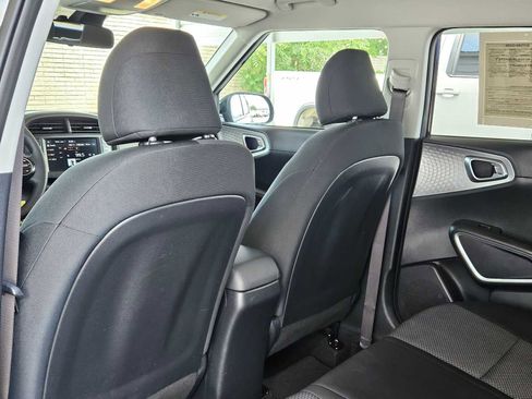 Certified 2025 Kia Soul LX w/ LX Technology Package FWD image 17