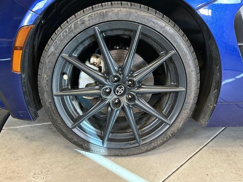 Used 2023 Toyota GR86 Premium w/ ALL Weather Mat Package (TMS) RWD image 25