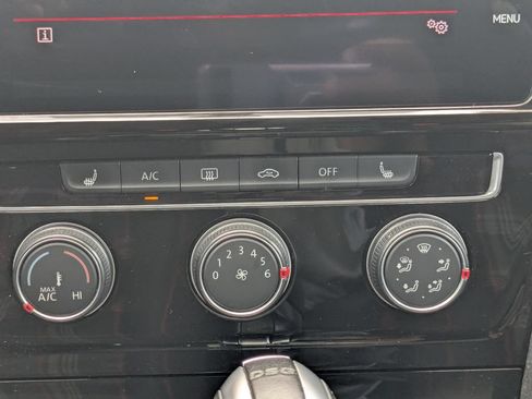 Used 2018 Volkswagen GTI SE FWD image 25