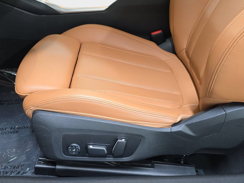 Used 2024 BMW 430i Coupe w/ Convenience Package RWD image 28