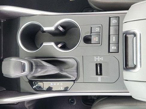 Used 2022 Toyota Highlander XLE image 16