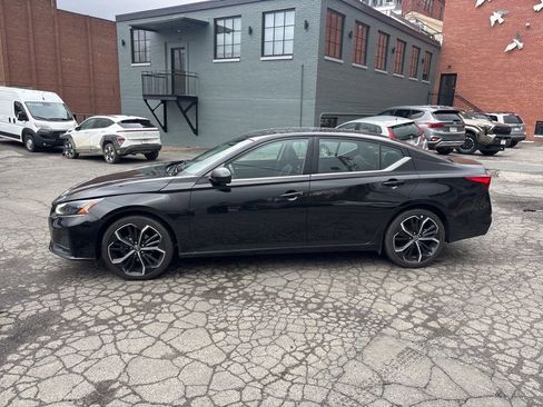 Used 2023 Nissan Altima 2.5 SR image 3