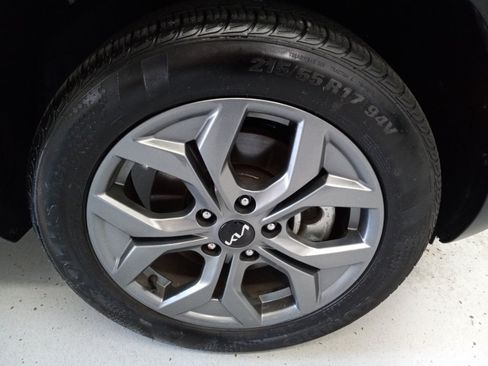 Used 2025 Kia Seltos LX AWD/4WD image 4