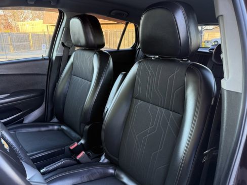 Used 2021 Chevrolet Trax LT w/ LT Convenience Package image 10