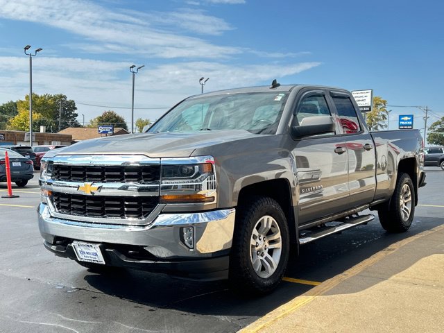 Used 2017 Chevrolet Silverado 1500 LT w/ All Star Edition AWD/4WD image 4